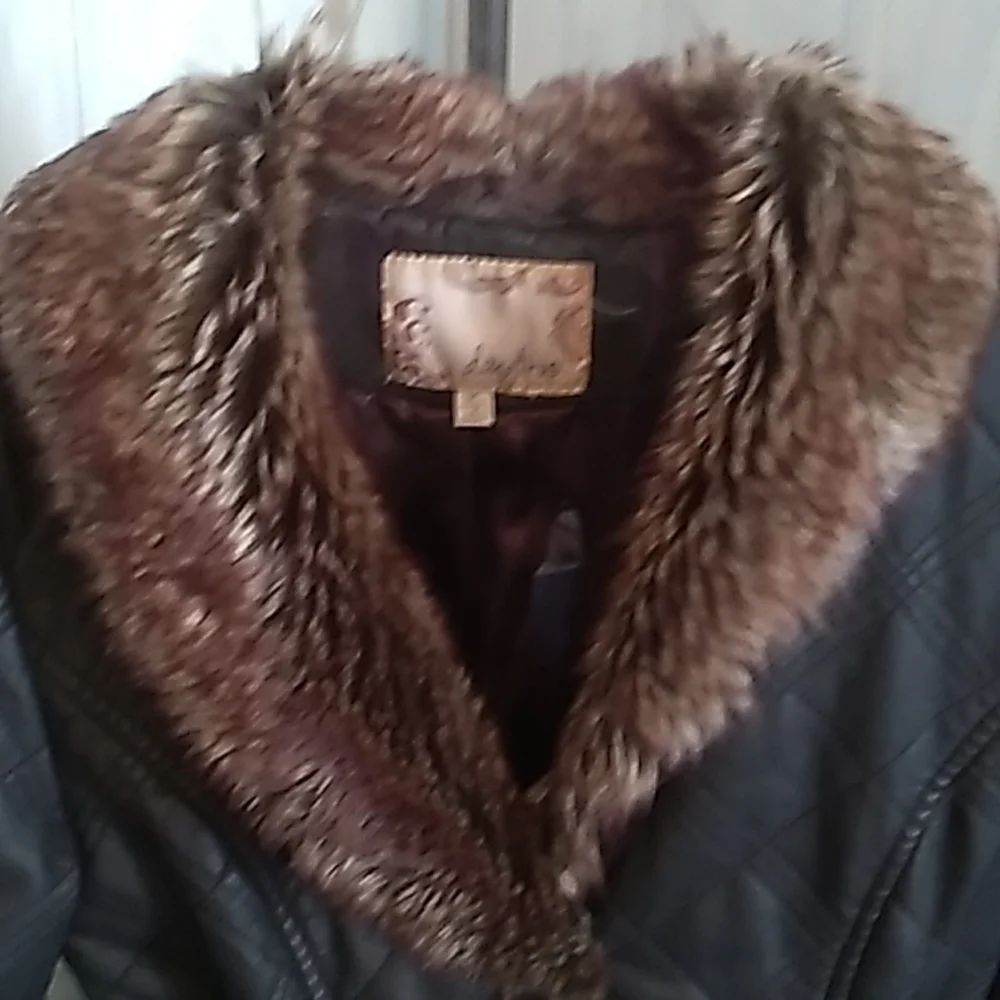 Daytrip Medium Black Vinyl Jacket wit Faux Fur - Picture 4 of 8